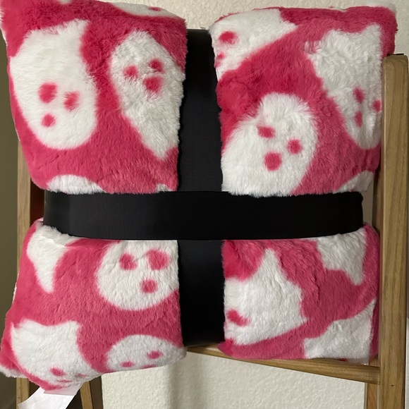 TikTok Viral Hot Pink Ghost Halloween Pillows (set of 2) - Picture 2 of 2